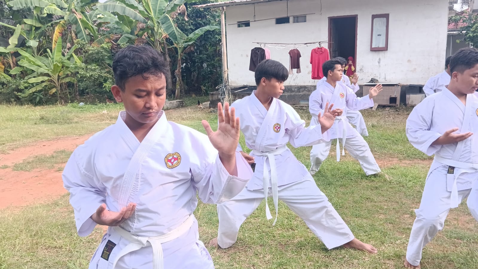 Santri Pondok Pesantren Darussalam Banyumas Giat Berlatih Bela Diri