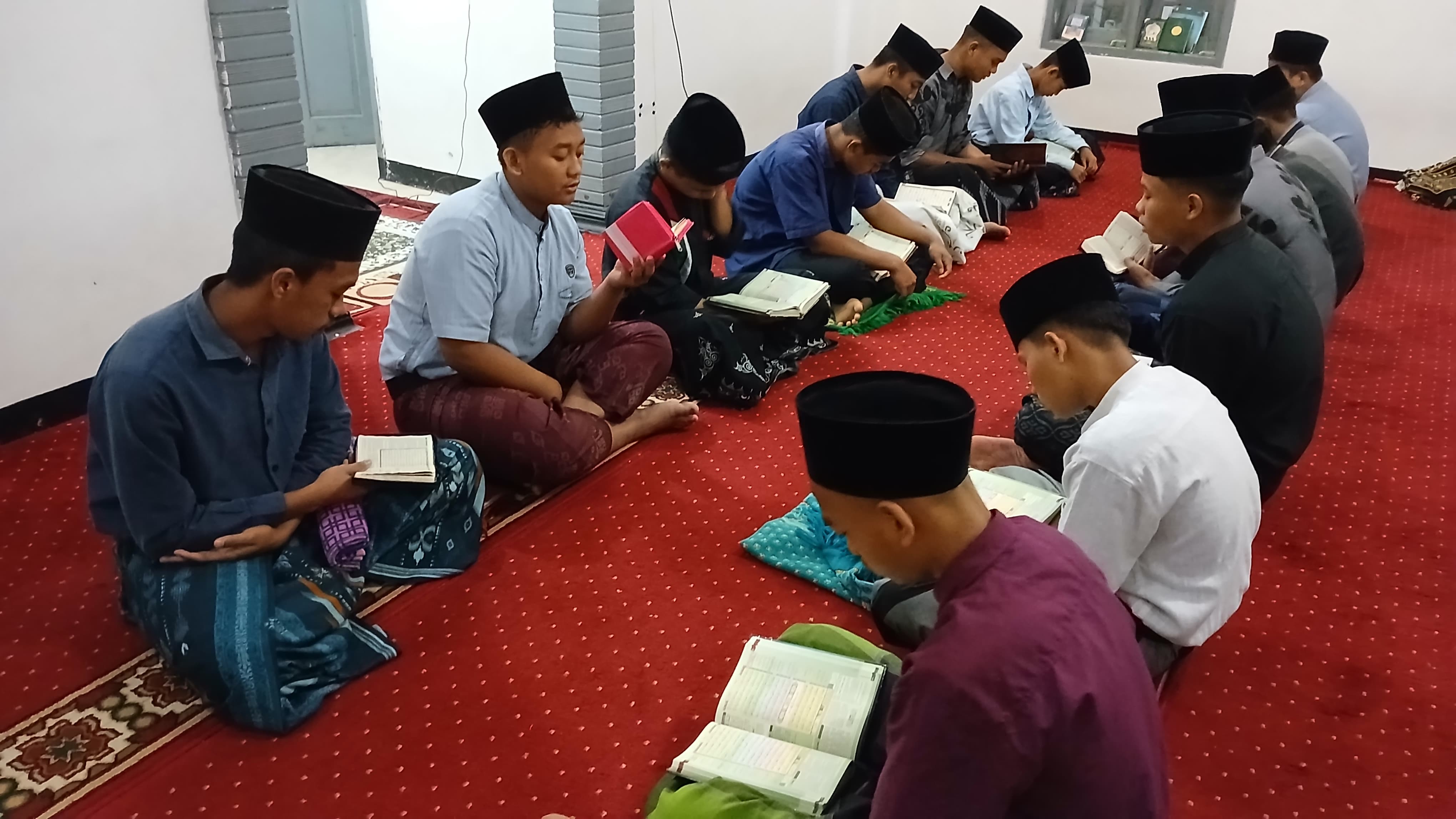 MEMBACA AL-QUR'AN & DO'A SANTRI SETIAP HARI KAMIS MALAM JUM'AT
